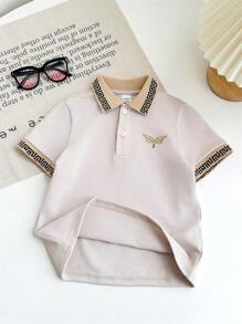 SHEIN Klassisches Poloshirt aus Baumwolle mit Stickerei und Umlegekragen für Kleine Jungen, lässig