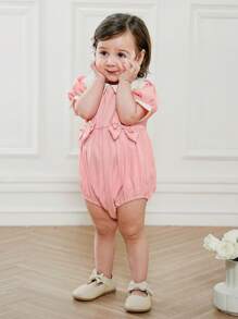 SHEIN 女宝宝甜美可爱彼得潘领蝴蝶结粉色条纹连体衣，适合夏季穿着