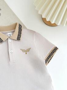 SHEIN Klassisches Poloshirt aus Baumwolle mit Stickerei und Umlegekragen für Kleine Jungen, lässig