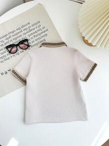 SHEIN Klassisches Poloshirt aus Baumwolle mit Stickerei und Umlegekragen für Kleine Jungen, lässig