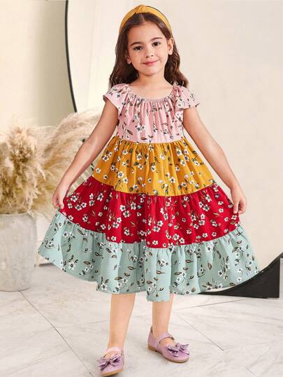 SHEIN 年轻女孩编织花卉撞色圆领彩色玫瑰花卉拼布荷叶边下摆连衣裙，适合女孩日常穿着、节日、家庭聚会和特殊场合，兄弟姐妹装姐妹斋月风格装，适合春夏季，可爱、优雅、甜美、复古、时尚。