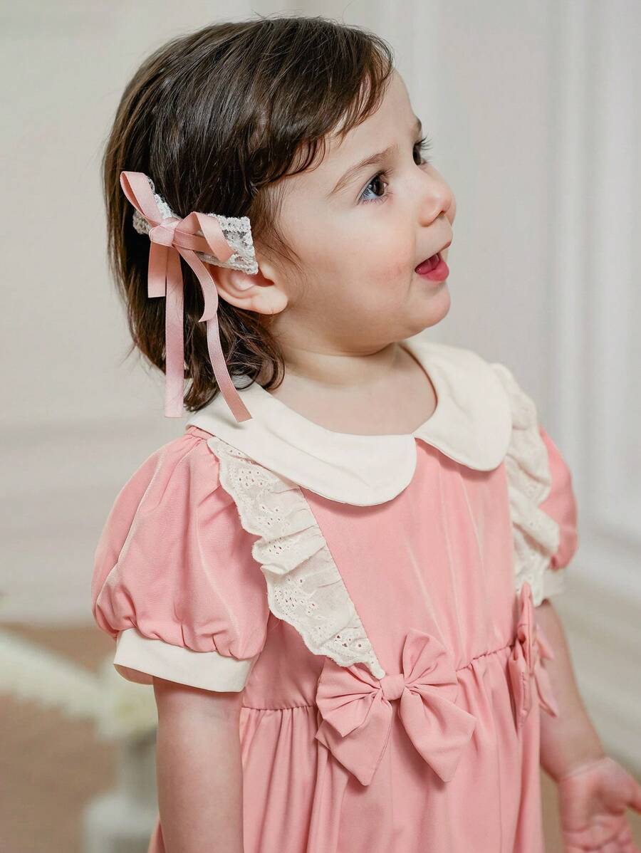 SHEIN 女宝宝甜美可爱彼得潘领蝴蝶结粉色条纹连体衣，适合夏季穿着