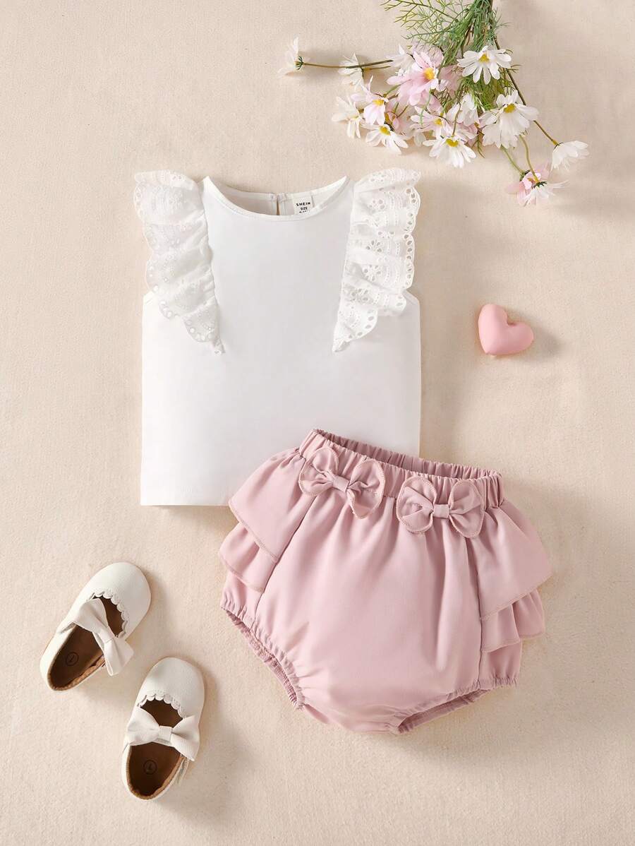 SHEIN Set de 2 piezas Conjunto de ropa de verano para niñas bebés con camisa de cuello redondo y manga corta con estampado floral + pantalones con borde de pastel - Blanco - Ver 1