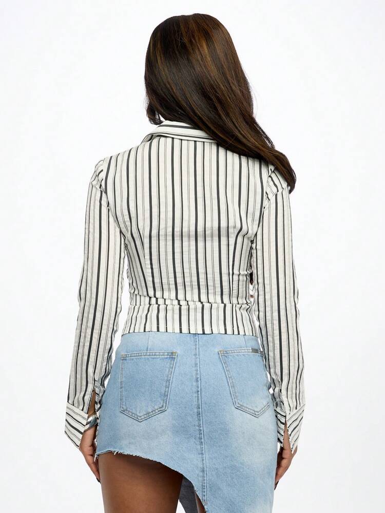 SUMWON WOMEN Blusa ajustada de manga larga con cuello y cremallera a rayas