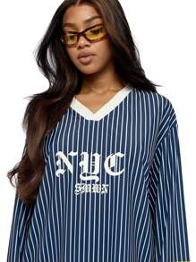 SUMWON WOMEN Camiseta de jersey de estilo callejero de corte relajado con cuello en V, diseño de rayas tipo varsity y manga larga, estilo deportivo de Nueva York para otoño e invierno