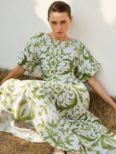 Aveloria Modichic 优雅度假风格圆领白色底绿色竹节线花卉印花喇叭形长款连衣裙，带腰部设计，适合女性