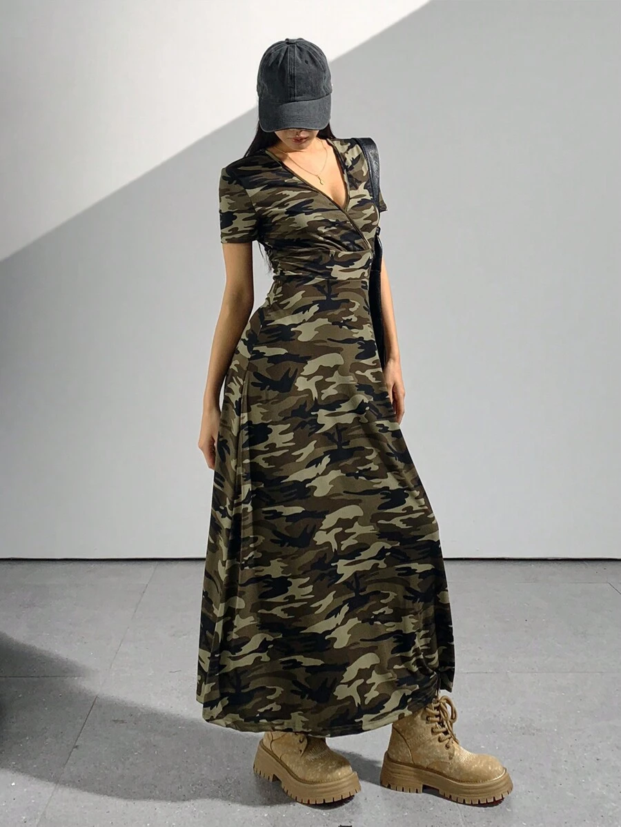 SHEIN PETITE Vestido de verano de manga corta con cuello en V y estampado floral de mujer (corte aleatorio) Vestido largo de mujer