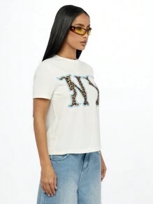 SUMWON WOMEN 纽约豹纹印花个性T恤都市街头风格休闲短袖圆领棉混纺夏季节日上衣街头时尚图案T恤 - 白色 - 查看 7