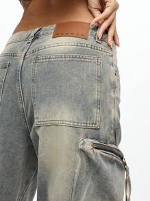 SUMWON WOMEN Vaqueros de carga con efecto desgastado, múltiples bolsillos con cremallera, estilo Y2K de pierna ancha con detalle de cordón, moda urbana para otoño e invierno - Caqui - Ver 4