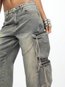 SUMWON WOMEN Vaqueros de carga con efecto desgastado, múltiples bolsillos con cremallera, estilo Y2K de pierna ancha con detalle de cordón, moda urbana para otoño e invierno - Caqui - Ver 3