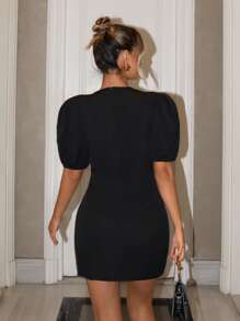 SHEIN Damesjurk met massief gouden accessoires en korte details
