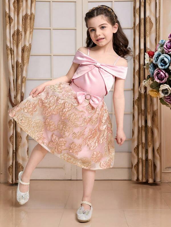 SHEIN Set de 2 piezas con blusa de mangas cortas de cuello contraído y falda de longitud a la rodilla, un conjunto elegante para niñas jóvenes