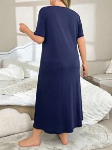 Grande taille Chemise de nuit à manches courtes col rond avec décoration de cravate