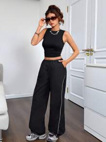 SHEIN Set due pezzi stile strada, pantaloni larghi con tasche laterali e coulisse in colore nero e canotta di colore unito senza maniche, adatto per ragazze adolescenti