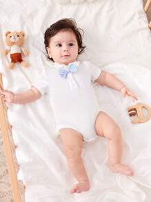 3-Piece Newborn Baby Boy/Girl Casual Academic Gentleman Style Short Sleeve Romper + Striped Vest + Elastic Waist Shorts Set, Suitable For Spring/Summer Wear, Home, Outings, Birthdays, Christenings, 1st Birthday Parties, Galas, Performances, Weddings