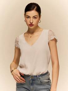 Poéselle Blusa de mujer con cuello en V de encaje de unicolor y parches, blusa de verano, blusa de encaje de unicolor, parte trasera de encaje a patchwork, blusa escotada, blusa de mujer de verano, blusa de invitada para la temporada de bodas, hecha de material cómodo