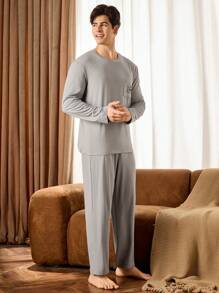 Manfinity Underwear&Sleepwear Basics Conjunto de pijama de hombre con mangas largas y pantalones largos con detalles bordados