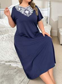 Grande taille Chemise de nuit à manches courtes col rond avec décoration de cravate