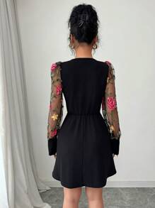 Elenzga Vestido corto de línea A de unicolor con cuello cuadrado, parche de malla floral y mangas abullonadas, favorecedora cintura, nueva llegada para el Día de San Valentín 2025