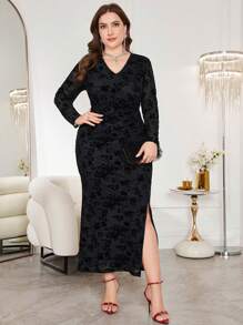 Modelyn 大码 V 领长袖修身连衣裙，采用网布和植绒材质，优雅大方，适合春秋季节