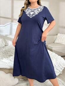 Grande taille Chemise de nuit à manches courtes col rond avec décoration de cravate