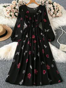 SHEIN VCAY Große Größen Valentinstag Set aus schwarzer Chiffon Herz Muster Bluse mit elastischer Taille und A-Linien Laternärmel und weitem A-Linien Rock, romantisch für Datenight