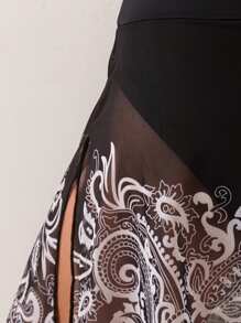 SHEIN Set de 2 piezas para vacaciones de verano: Top con taza fija en estilo de playa y pantalones cortos/falda pantalón de talle alto de parches con un diseño sólido elegante - Bikini set