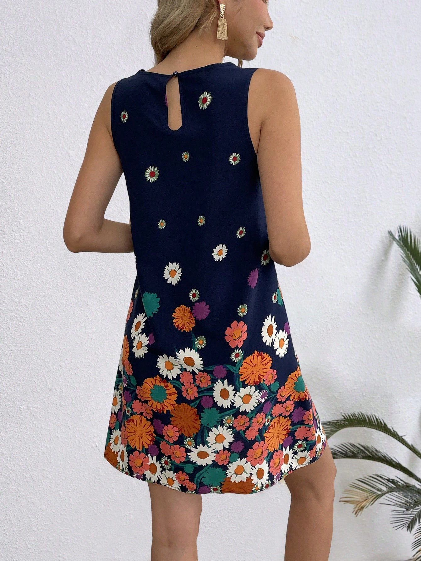 SHEIN VCAY Vestido Casual Feminino com Decote Redondo e Estampa Floral, Sem Mangas, Adequado para Férias - Azul - Visão 2