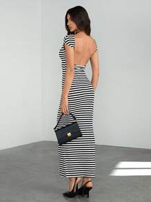 SHEIN Tall Vestido longo ajustado de mulher com estampa listrada e costas descobertas - Preto e Branco - Visão 1