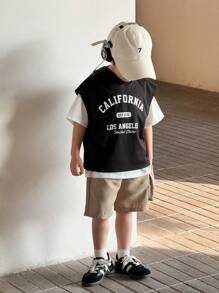 SHEIN 3 件装幼儿男童休闲宽松黑色连帽背心、白色纯色宽松针织圆领 T 恤和卡其色松紧腰带工装口袋短裤套装 - 彩色 - 查看 5