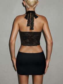 SHEIN ICON Top de camisola con cuello de halter y encaje ajustado y corto, estilo sexy para salir de las mujeres - Negro - Ver 10