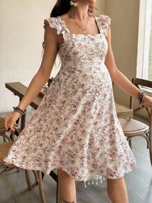 SHEIN Vestido casual de maternidad con estampado floral diminuto, espalda con lazo y bajo con volantes