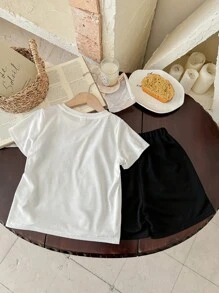 2 件套年轻男童休闲运动服，带有复古和图案，适合儿童服装，年轻男童服装，返校男童套装，适合生日派对、晚会、表演、婚礼、洗礼、返校仪式，适合日常使用，适合上学，适合旅行，适合度假，适合服装，适合春夏季。