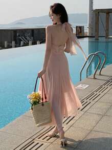 DAZY 女士修身喇叭雪纺中长连衣裙，带挂脖领、系带和喇叭下摆，适合约会之夜、正式女士连衣裙