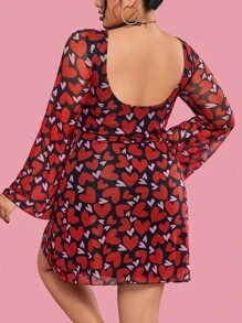 SHEIN ICON فستان A-Line ذو أكمام واسعة وطبعة قلوب شبكي مصنوع من الأنسجة المبرمة المناسبة للمقاسات الكبيرة، مناسب لليلة المواعدة وعيد الحب - متعدد الألوان - مشاهدة 2