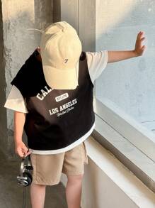 SHEIN 3 件装幼儿男童休闲宽松黑色连帽背心、白色纯色宽松针织圆领 T 恤和卡其色松紧腰带工装口袋短裤套装 - 彩色 - 查看 3