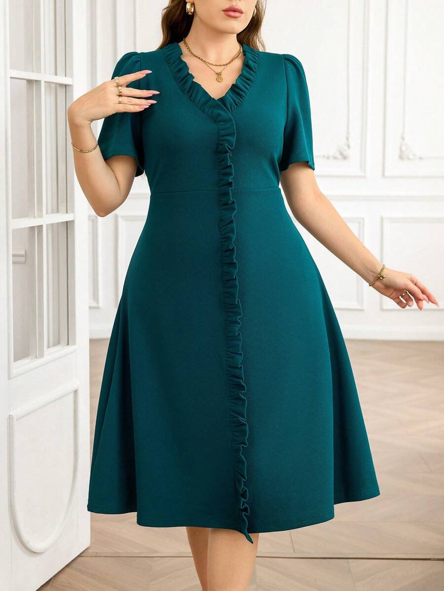 SHEIN Clasi Vestido Midi Elegante com Mangas Bufantes e Babados, Cintura em A, Plus Size Curvilíneo em Teal, Roupas de Resort Femininas, Vestidos de Verão Femininos, Casual Elegante Feminino, Saída, Roupas de Escritório Femininas, Vestidos de Primavera Femininos, Festivais, Old Money, Vestidos Elegantes, Vestidos com Decote em V, Vestidos Midi Femininos, Vestidos com Babados, Vestidos Elegantes Femininos, Roupas Femininas de Alta Qualidade, Elegante, Vestidos Elegantes de Plus Size, Vestidos Lisos Femininos, Roupas Lisas Femininas, Vestidos Românticos, Vestidos Formais - Verde Escuro - Visão 1