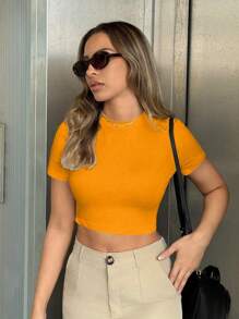 Chiquease Einfaches, einfarbiges anliegendes Crop Top - Gelb - Übersicht 3