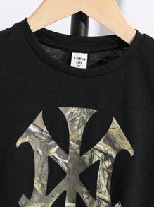SHEIN Conjunto de 2 piezas para niños jóvenes con pantalones cortos y pantalones cargo de estilo casual con estampado de camuflaje de ramas, ropa cómoda para ir al colegio, diario, deportes al aire libre, apto para primavera/verano, gran valor
