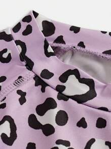 SHEIN Conjunto deportivo con estampado de leopardo de manga corta y cuello redondo para niñas preadolescentes