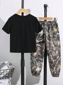 SHEIN Conjunto de 2 piezas para niños jóvenes con pantalones cortos y pantalones cargo de estilo casual con estampado de camuflaje de ramas, ropa cómoda para ir al colegio, diario, deportes al aire libre, apto para primavera/verano, gran valor
