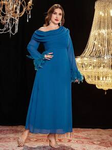 Modelyn Vestido mini de mujer de talla grande con cuello asimétrico, drapeado y decoración de plumas