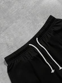 SHEIN 1 pieza Pantalones cortos versátiles y casuales con doble capa, con estampado de cruz y eslogan, con cordón en la cintura, para niños adolescentes. Regalo para esposo, novio. Ropa para niños adolescentes, chaquetas de primavera para vuelta al colegio