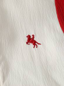 SHEIN Genkimix Kids Baby Jungen und Mädchen Säugling Lässiger Sport Charakter bestickter Kontrast Farbknopf Kurzarm Top und Kontrast Streifenshorts Set, geeignet für den Sommer