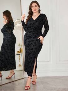 Modelyn 大码 V 领长袖修身连衣裙，采用网布和植绒材质，优雅大方，适合春秋季节