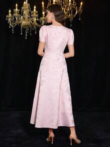 Modelyn 扇贝下摆纯色提花修身喇叭裙，适合春夏季