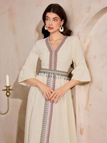 Al Najma 女式条纹 V 领喇叭袖休闲长裙 - 白色 - 查看 7