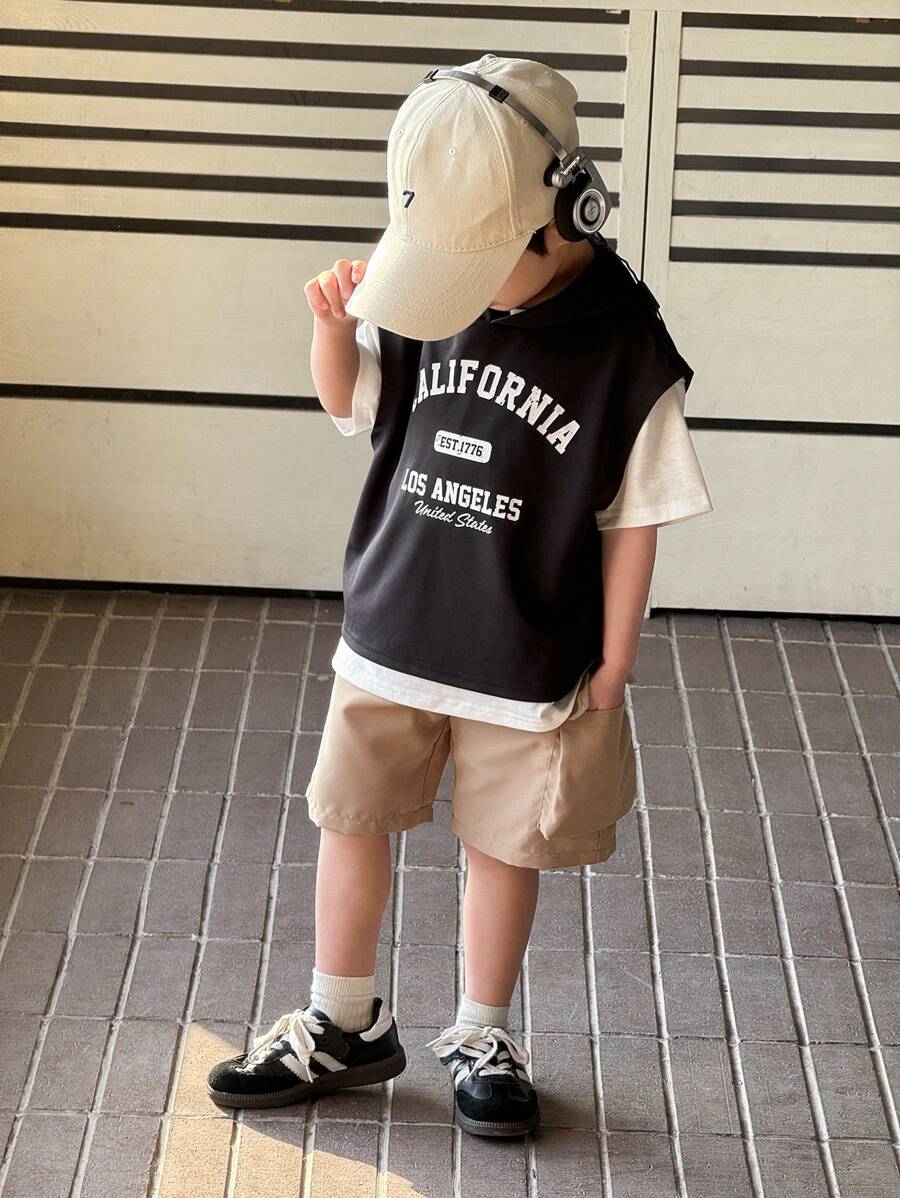 SHEIN 3 件装幼儿男童休闲宽松黑色连帽背心、白色纯色宽松针织圆领 T 恤和卡其色松紧腰带工装口袋短裤套装 - 彩色 - 查看 1