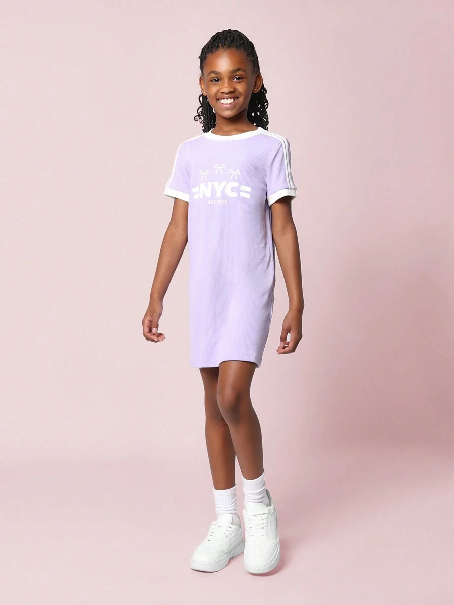 SUMWON NYC Ribbon T-Shirt Kleid, athletisch sportliches Sommer Mini-Kleid mit weißer Bordüre und Logo Design für Mädchen, legere aktive Alltagskleidung