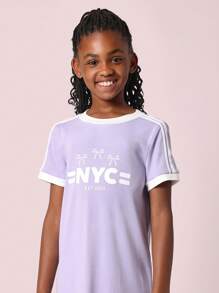 SUMWON NYC Ribbon T-Shirt Kleid, athletisch sportliches Sommer Mini-Kleid mit weißer Bordüre und Logo Design für Mädchen, legere aktive Alltagskleidung